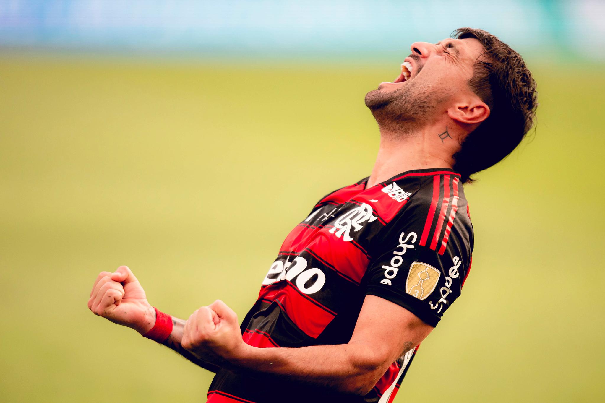 Arrascaeta recusa treinos no Flamengo e se recupera no Uruguai