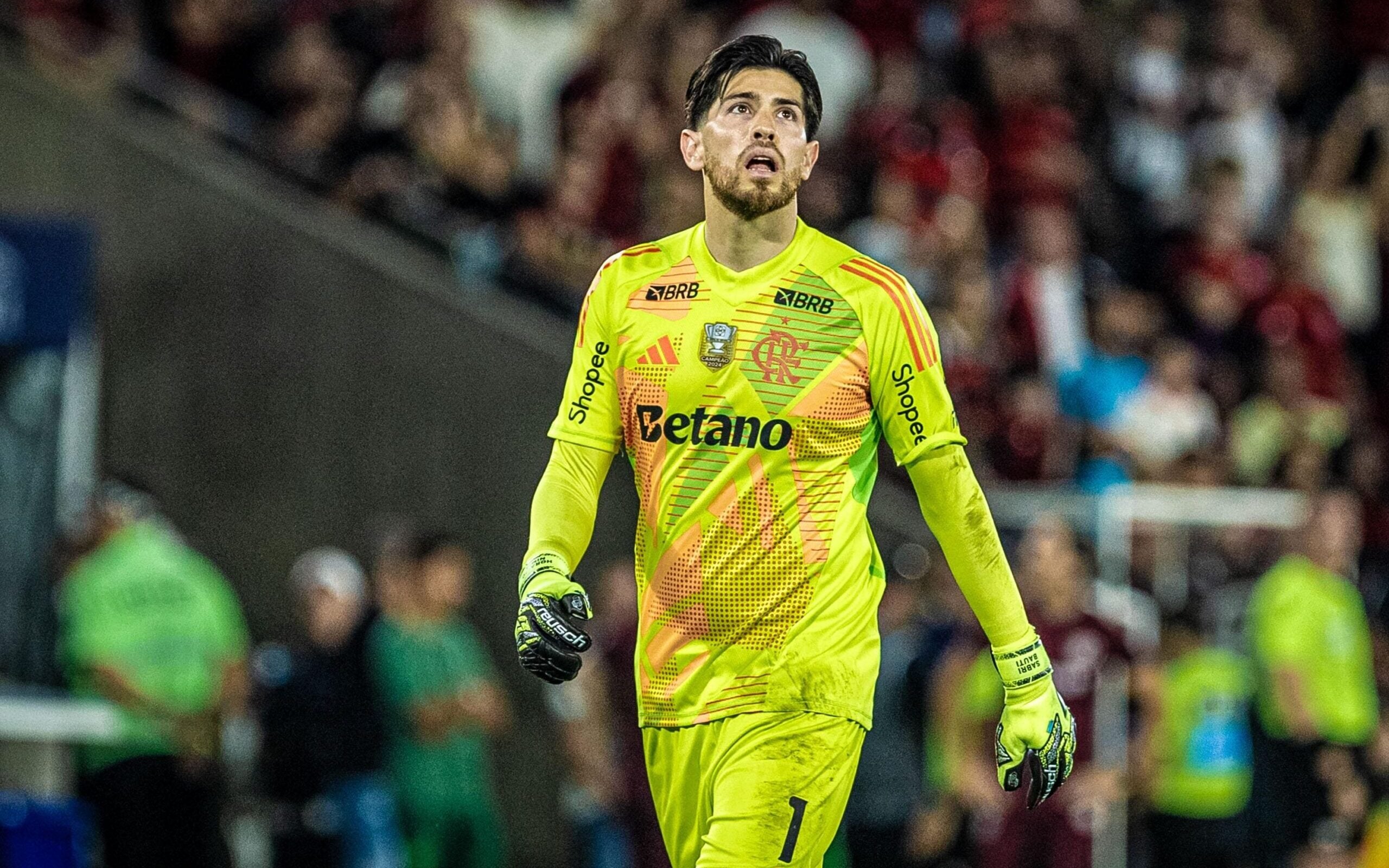 Besiktas quer tirar Rossi do Flamengo com proposta