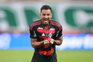 Danilo completa 50 jogos pelo Flamengo com 92,5% de precisão antes da Copa