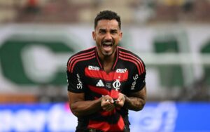 Danilo aponta erros defensivos após eliminação do Flamengo na Copa do Brasil