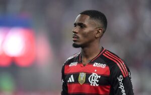 Evertton Araújo admite queda de intensidade e promete correção antes da Libertadores