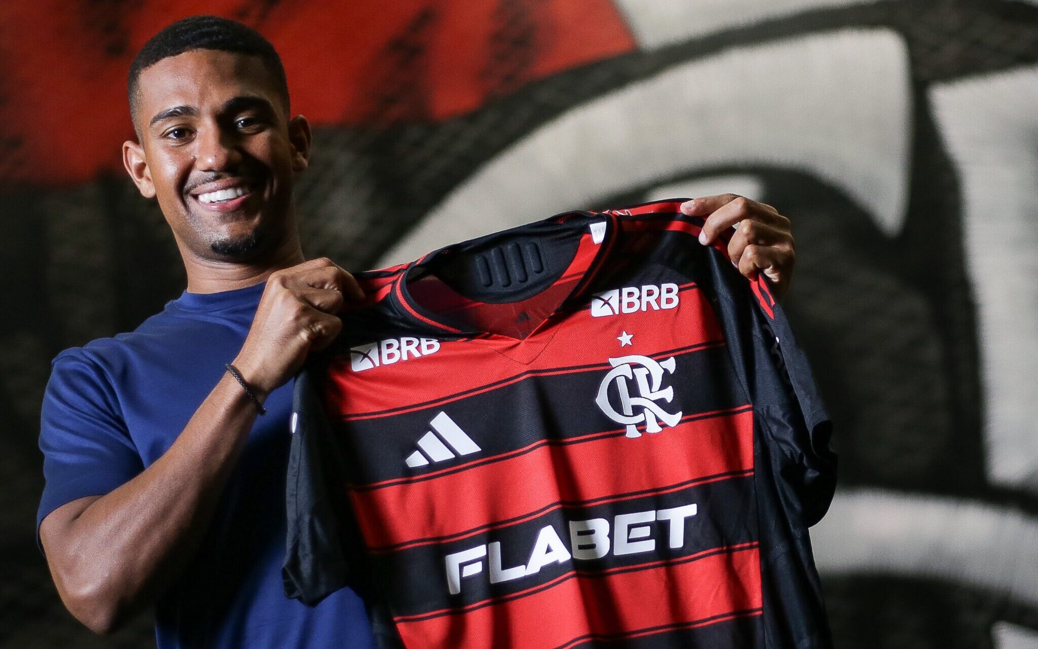 Flamengo confirma negociação com Benfica em Portugal