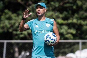Jardim suspenso, José Barros comanda Flamengo contra Medellín pela Libertadores