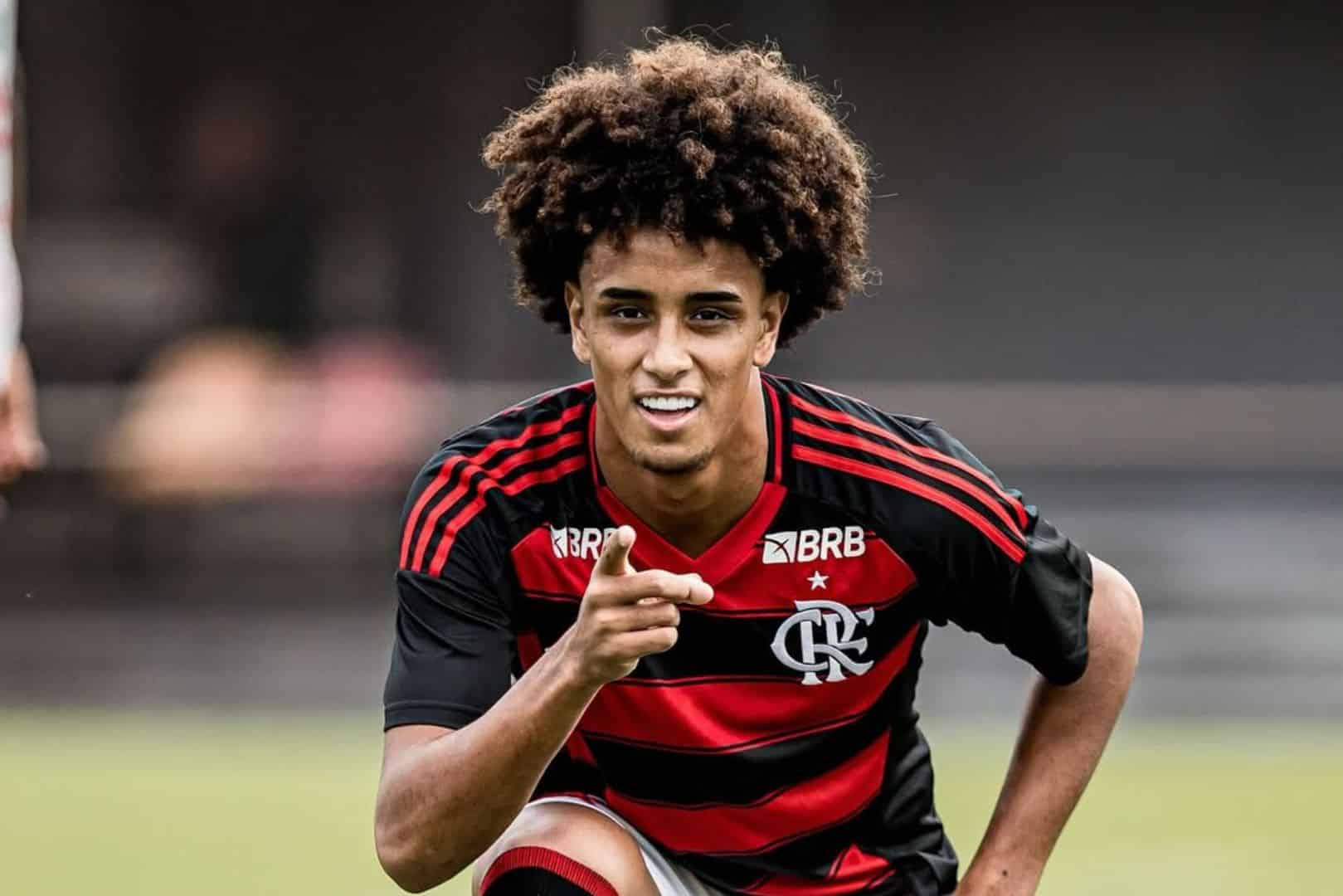 Renovação de Ryan Roberto trava; pré-contrato liberado em setembro