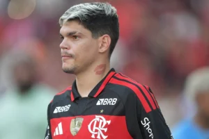 Ayrton Lucas admite primeiro tempo “terrível” após vitória do Flamengo sobre Chapecoense