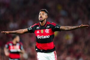Bruno Henrique volta aos treinos e pode reforçar o Mengão nas oitavas da Libertadores