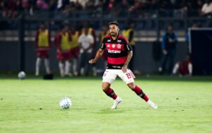 Danilo revela conversas otimistas para renovar com Flamengo até 2027